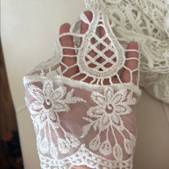 Elegant White Lace Women's Top - Picture 5 of 5